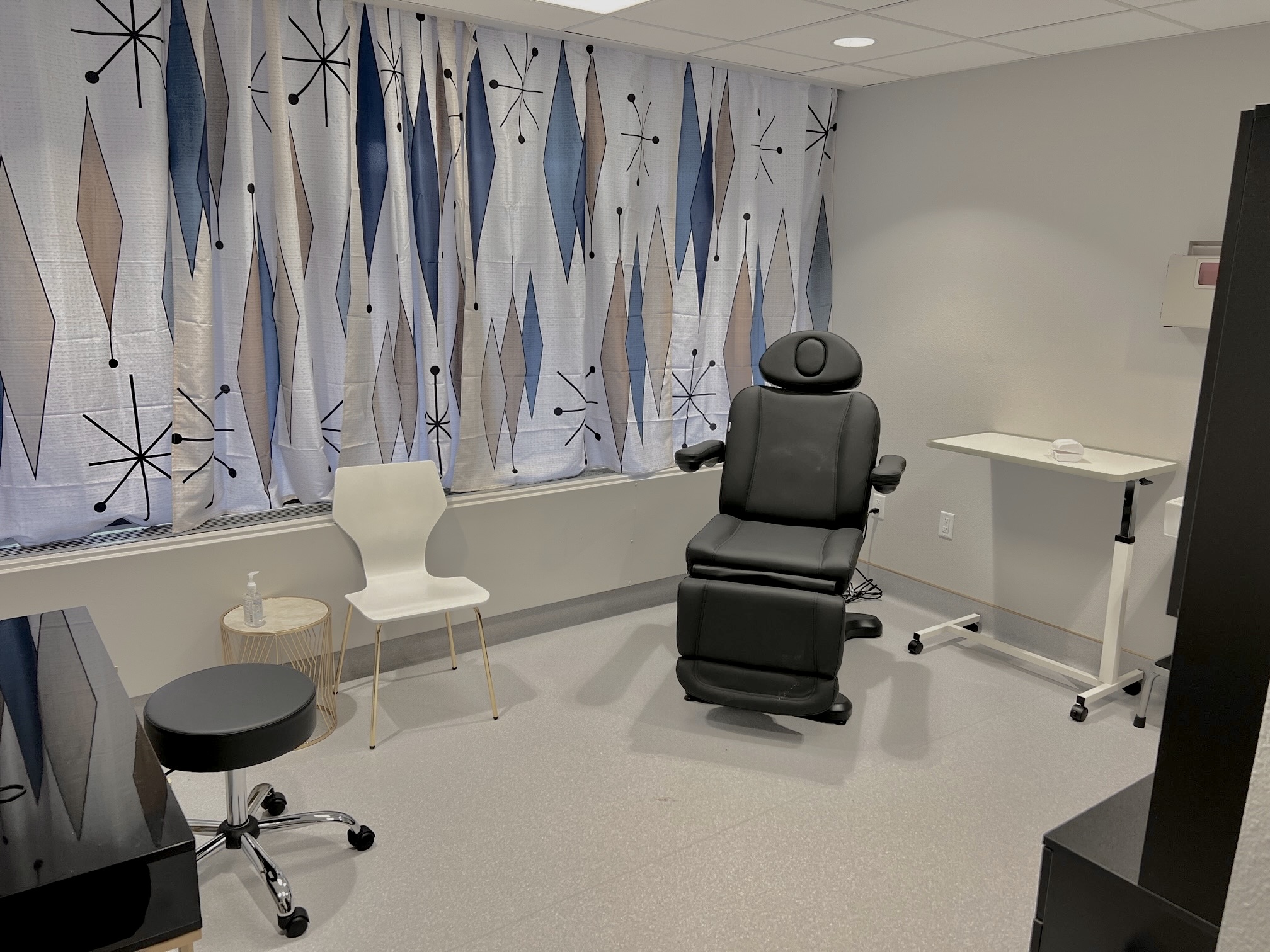 Newton Wellesley Walk In Ortho - z5esw7o