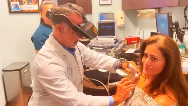 Dr. Badia Uses Augmented Reality And Ultrasound To Precisely Infiltrate A Shoulder